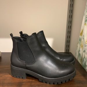 Nasty Gal Chelsea Boots